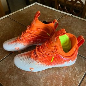Size 9 under armor football cleats. Brand new